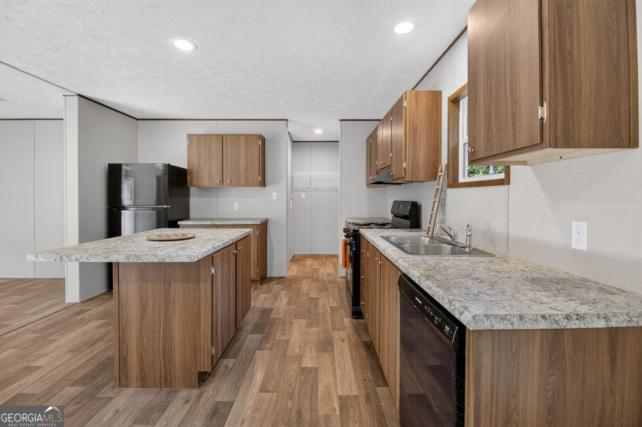 3 bedroom, 2 bathroom, 1,568 sq ft manufactured home,single family residence for sale at 137 Mill Run Drive, Comer, GA 30629 — photo 7