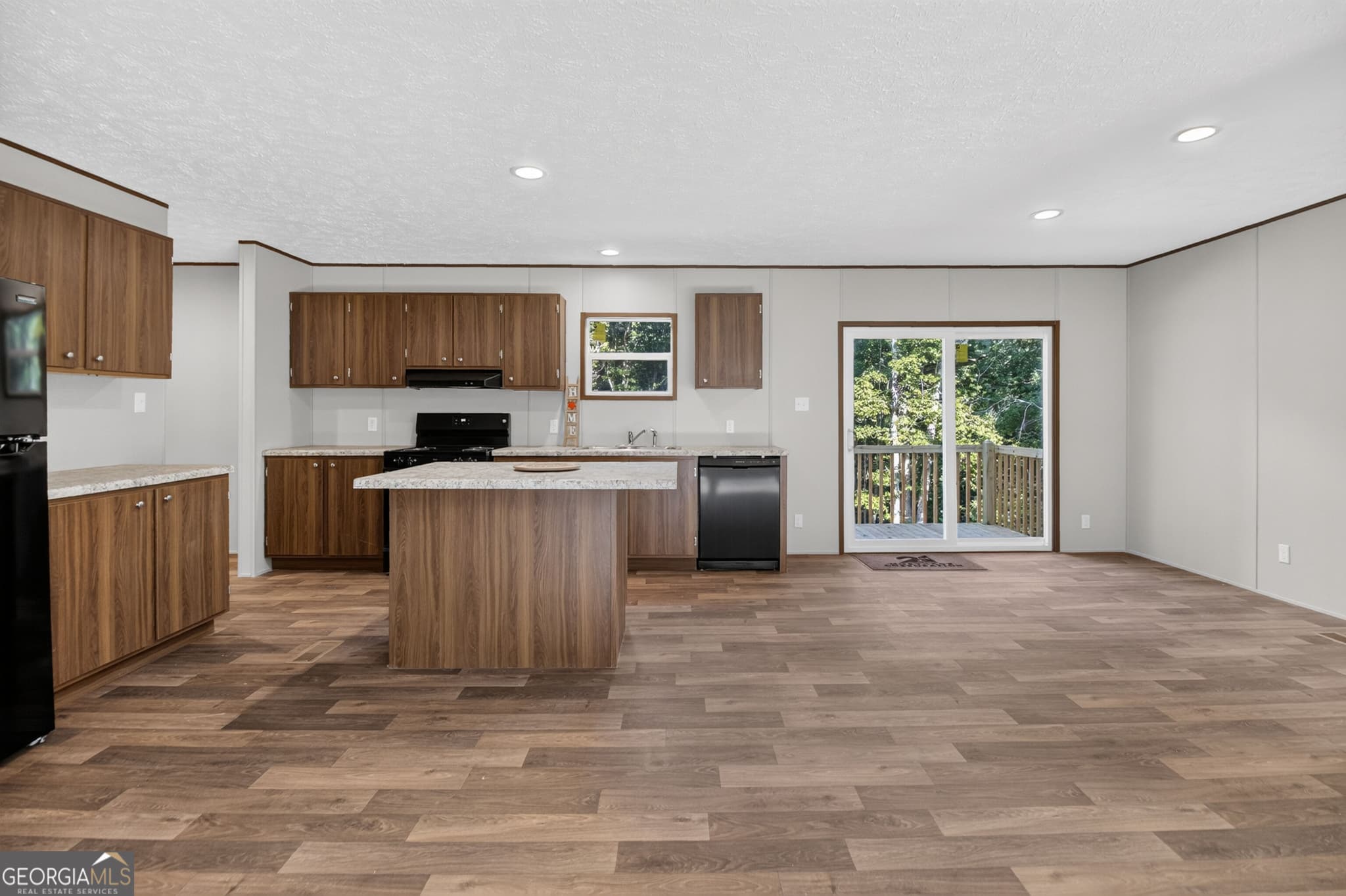 3 bedroom, 2 bathroom, 1,568 sq ft manufactured home,single family residence for sale at 137 Mill Run Drive, Comer, GA 30629 — photo 5