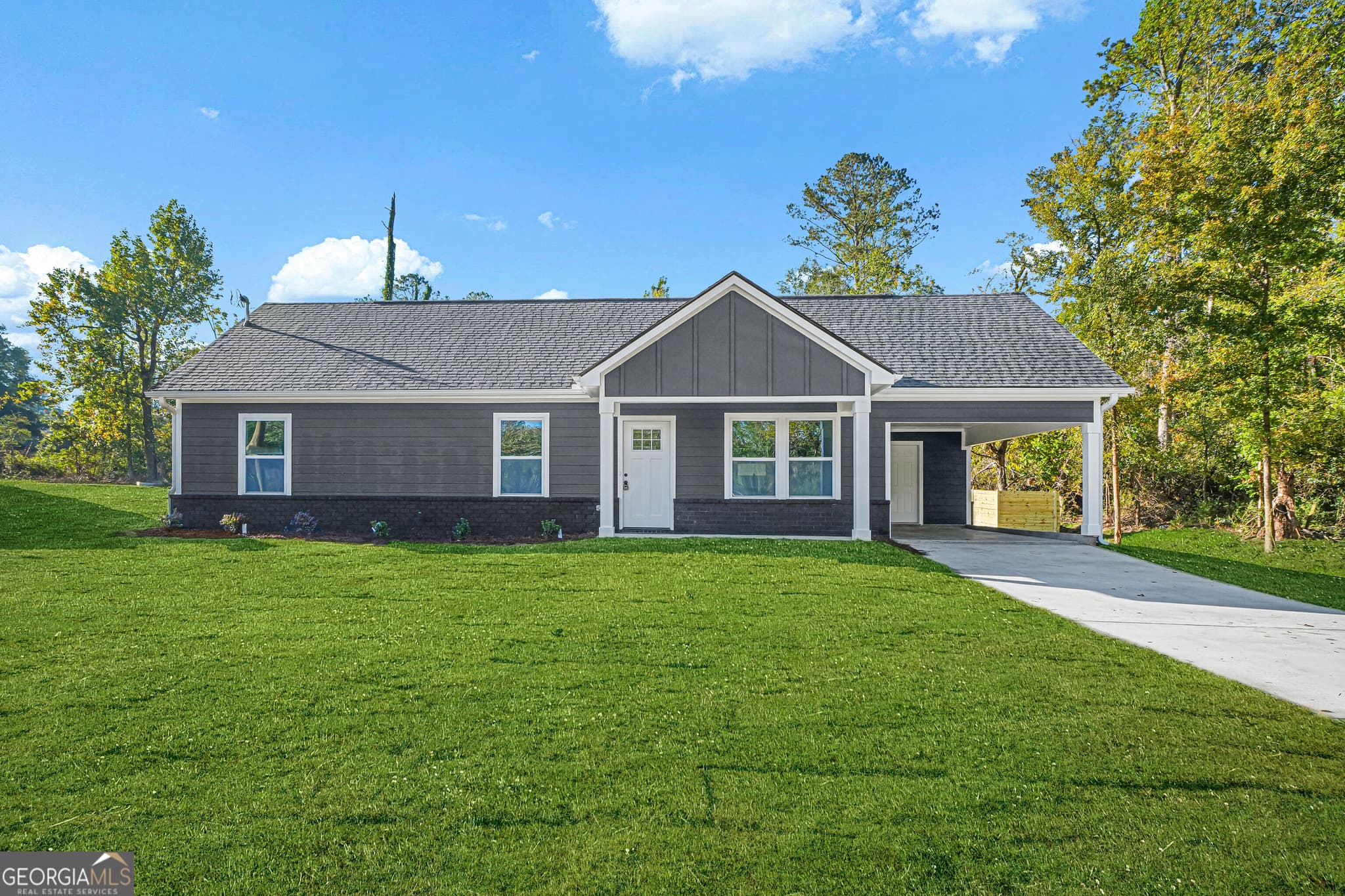 3 bedroom, 2 bathroom, 1,118 sq ft single family residence for sale at 1086 SW West Adrian Circle, Conyers, GA 30094 — photo 1 of 33