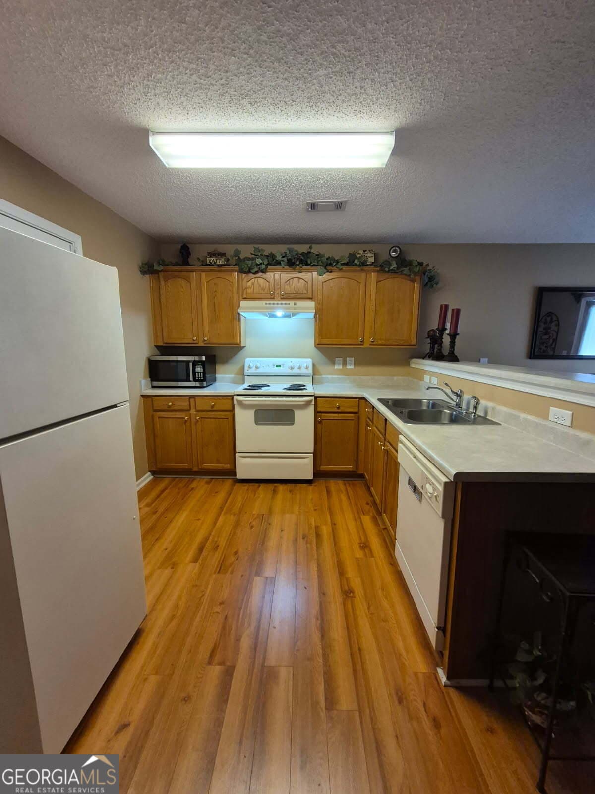 2 bedroom, 2.5 bathroom, 1,347 sq ft townhouse for sale at 7251 April Court, Morrow, GA 30260 — photo 3