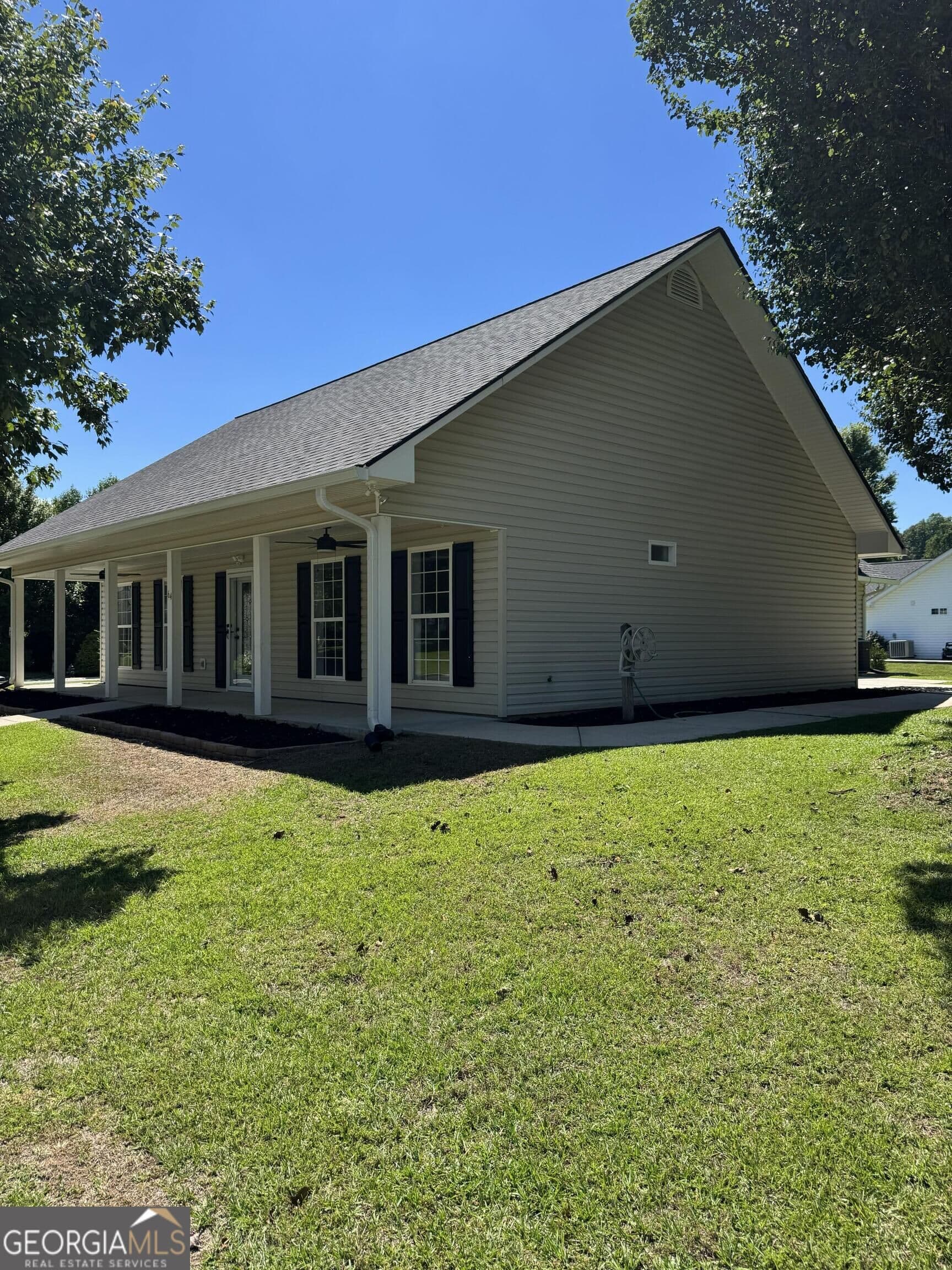 3 bedroom, 2 bathroom, 1,392 sq ft single family residence for sale at 64 Mountain Village Way, Blue Ridge, GA 30513 — photo 2