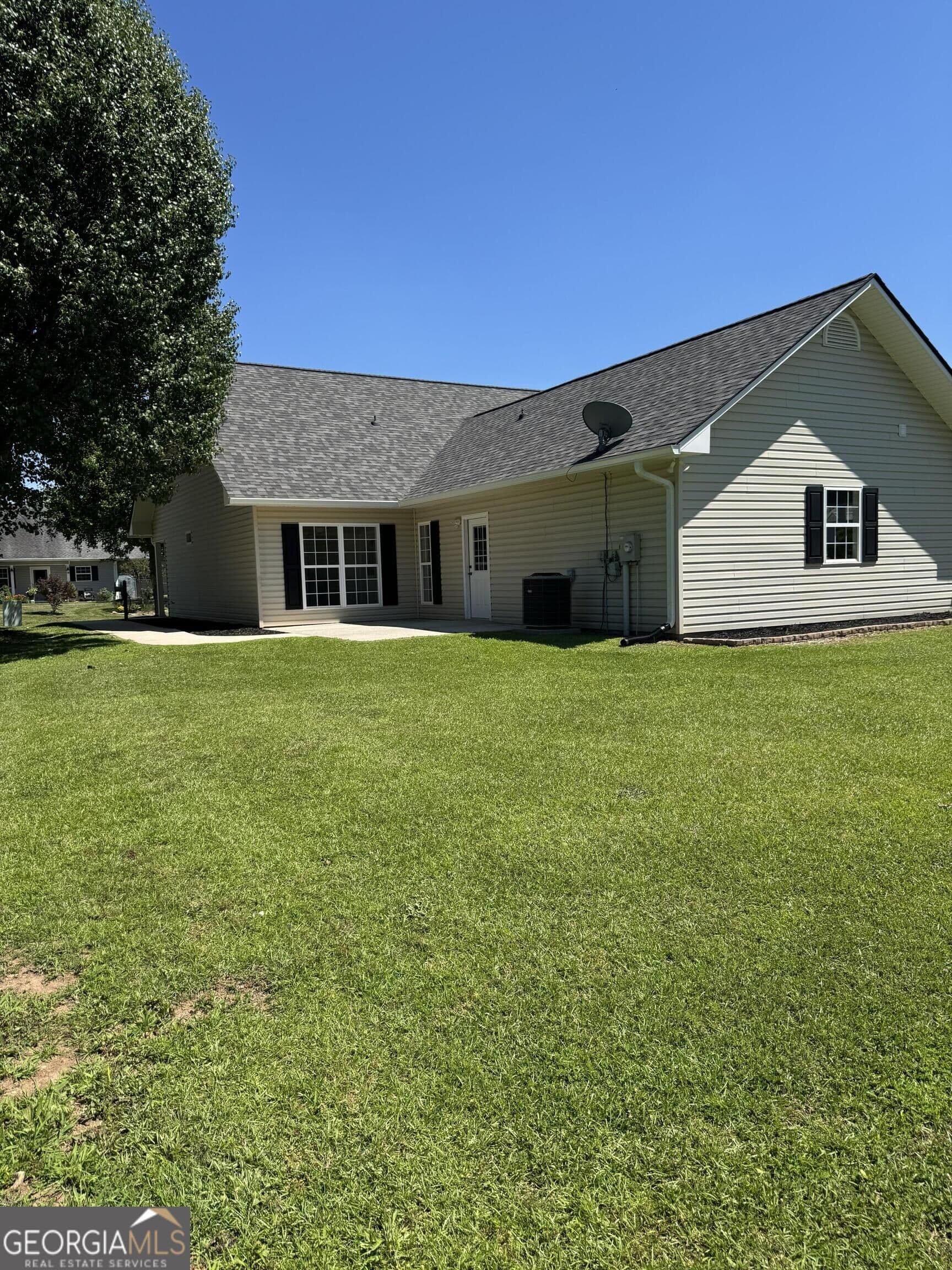 3 bedroom, 2 bathroom, 1,392 sq ft single family residence for sale at 64 Mountain Village Way, Blue Ridge, GA 30513 — photo 3