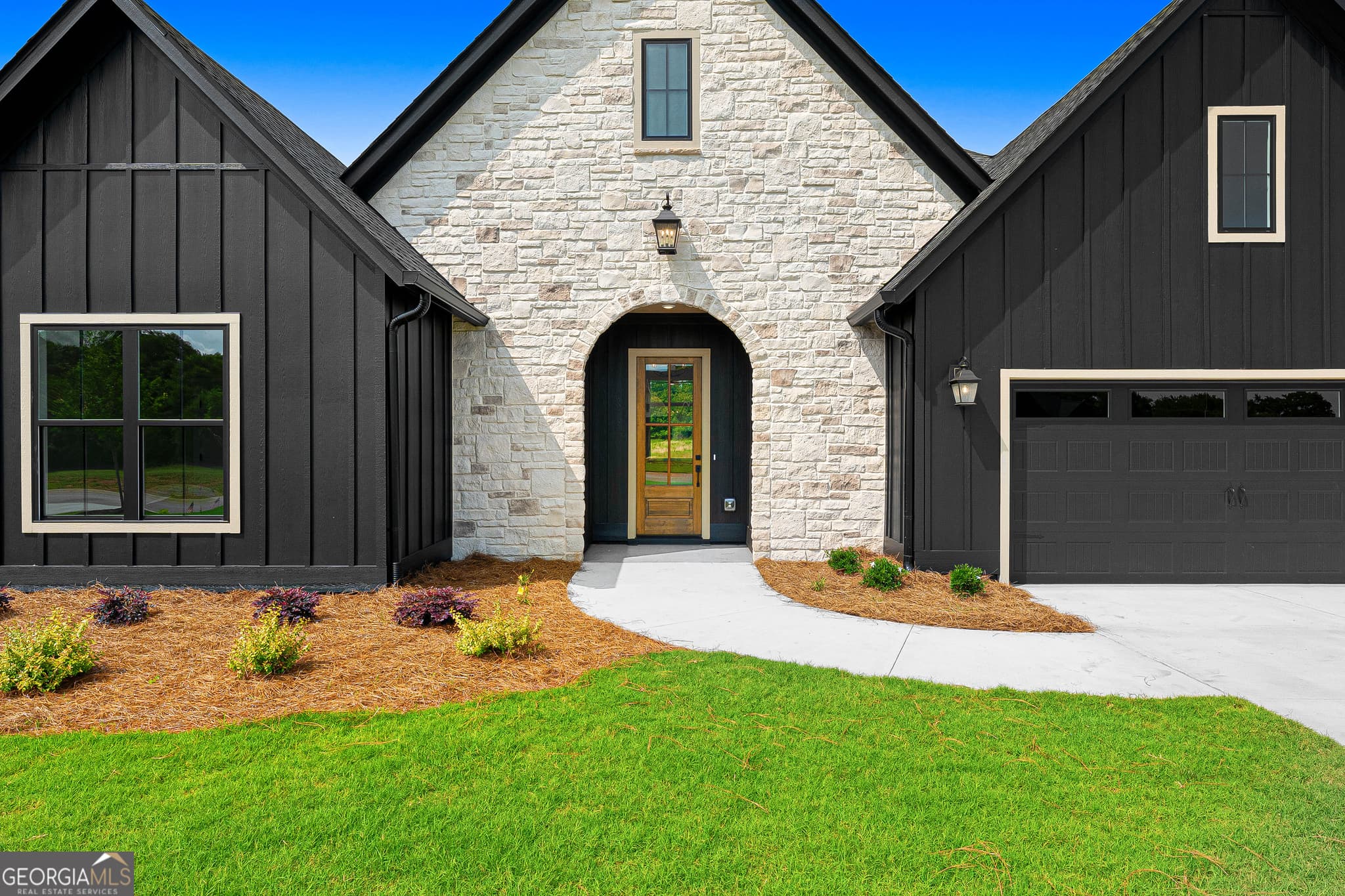 3 bedroom, 2 bathroom, 2,186 sq ft single family residence for sale at 28 South Pointe Drive, Hartwell, GA 30643 — photo 2