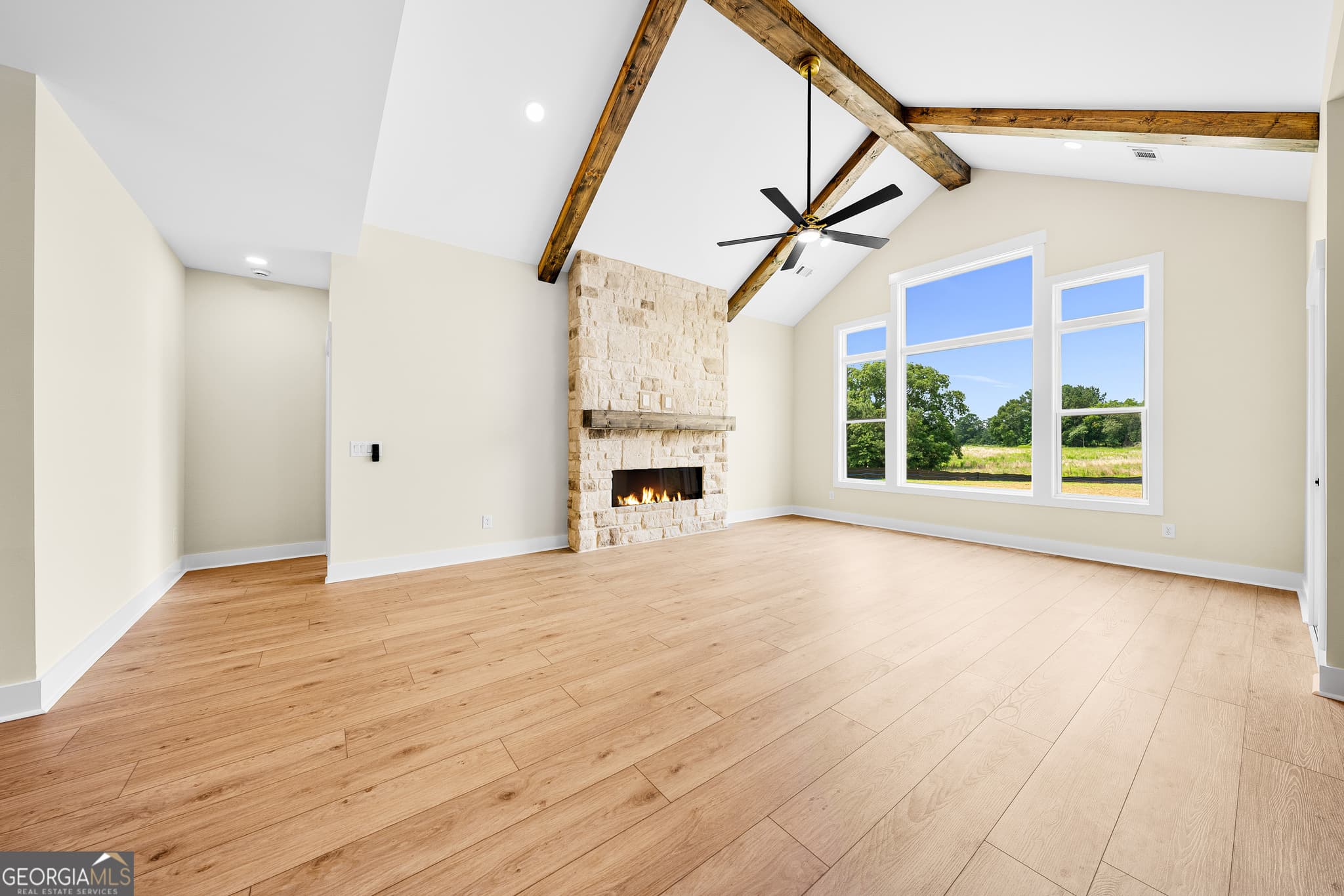 3 bedroom, 2 bathroom, 2,186 sq ft single family residence for sale at 28 South Pointe Drive, Hartwell, GA 30643 — photo 9