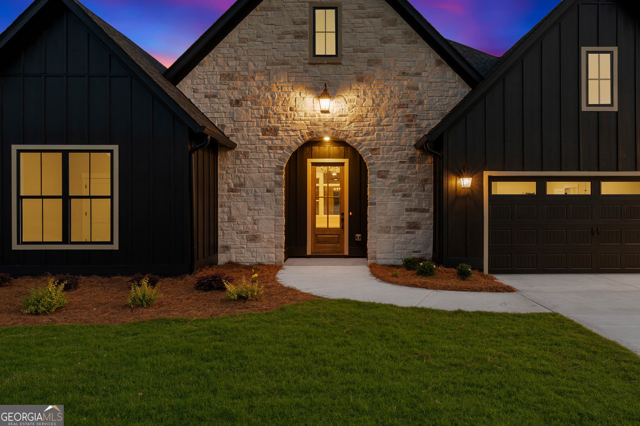 3 bedroom, 2 bathroom, 2,186 sq ft single family residence for sale at 28 South Pointe Drive, Hartwell, GA 30643 — photo 4