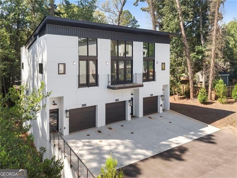3 bedroom, 3.5 bathroom, 1,685 sq ft townhouse for sale at 1169 Penny Lane, Atlanta, GA 30329 — photo 2