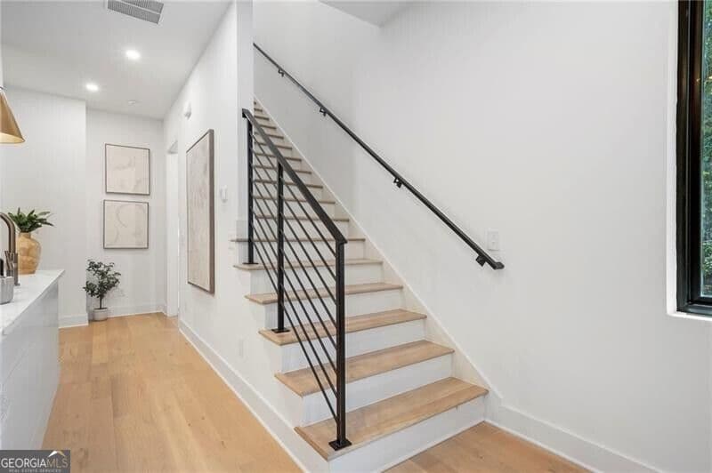 3 bedroom, 3.5 bathroom, 1,685 sq ft townhouse for sale at 1169 Penny Lane, Atlanta, GA 30329 — photo 8