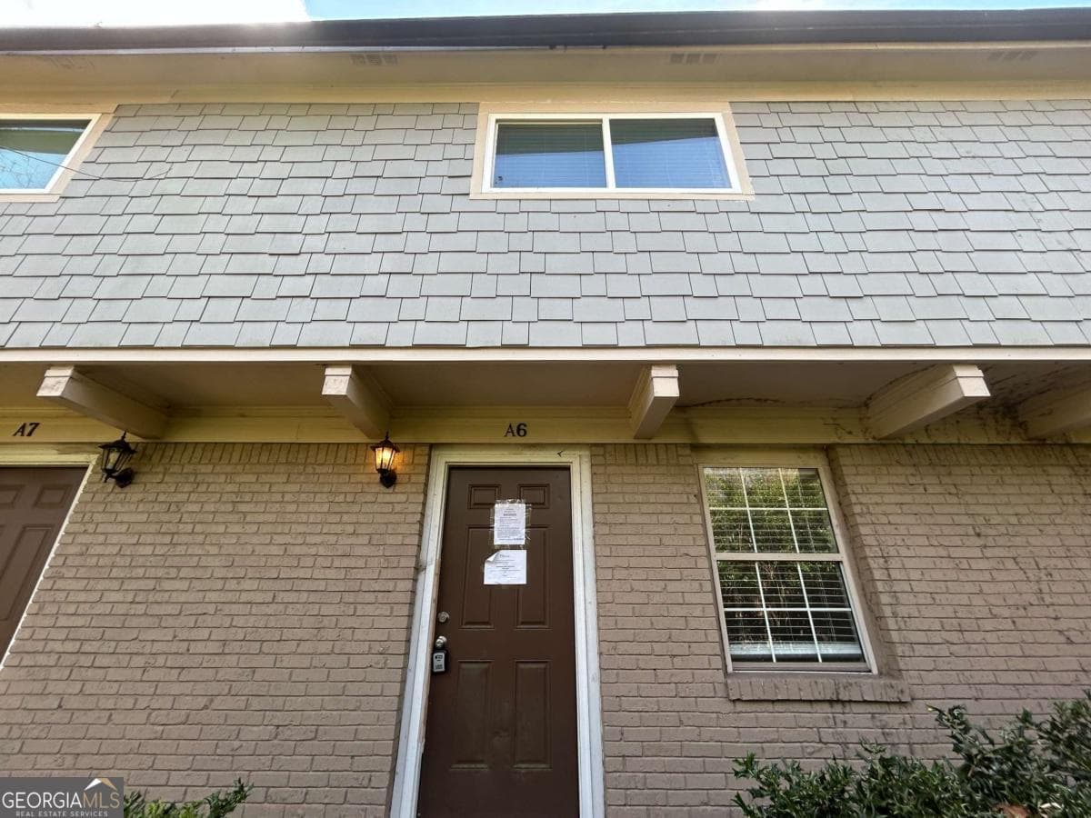 2 bedroom, 2.5 bathroom, 1,728 sq ft townhouse for sale at 2604 Campbellton Road A6, Atlanta, GA 30311 — photo 1 of 17