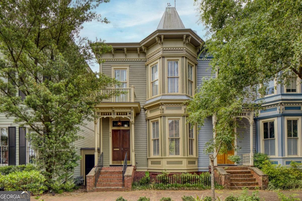 3 bedroom, 1.5 bathroom, 1,884 sq ft single family residence sold at 415 E Huntingdon Street, Savannah, GA 31401