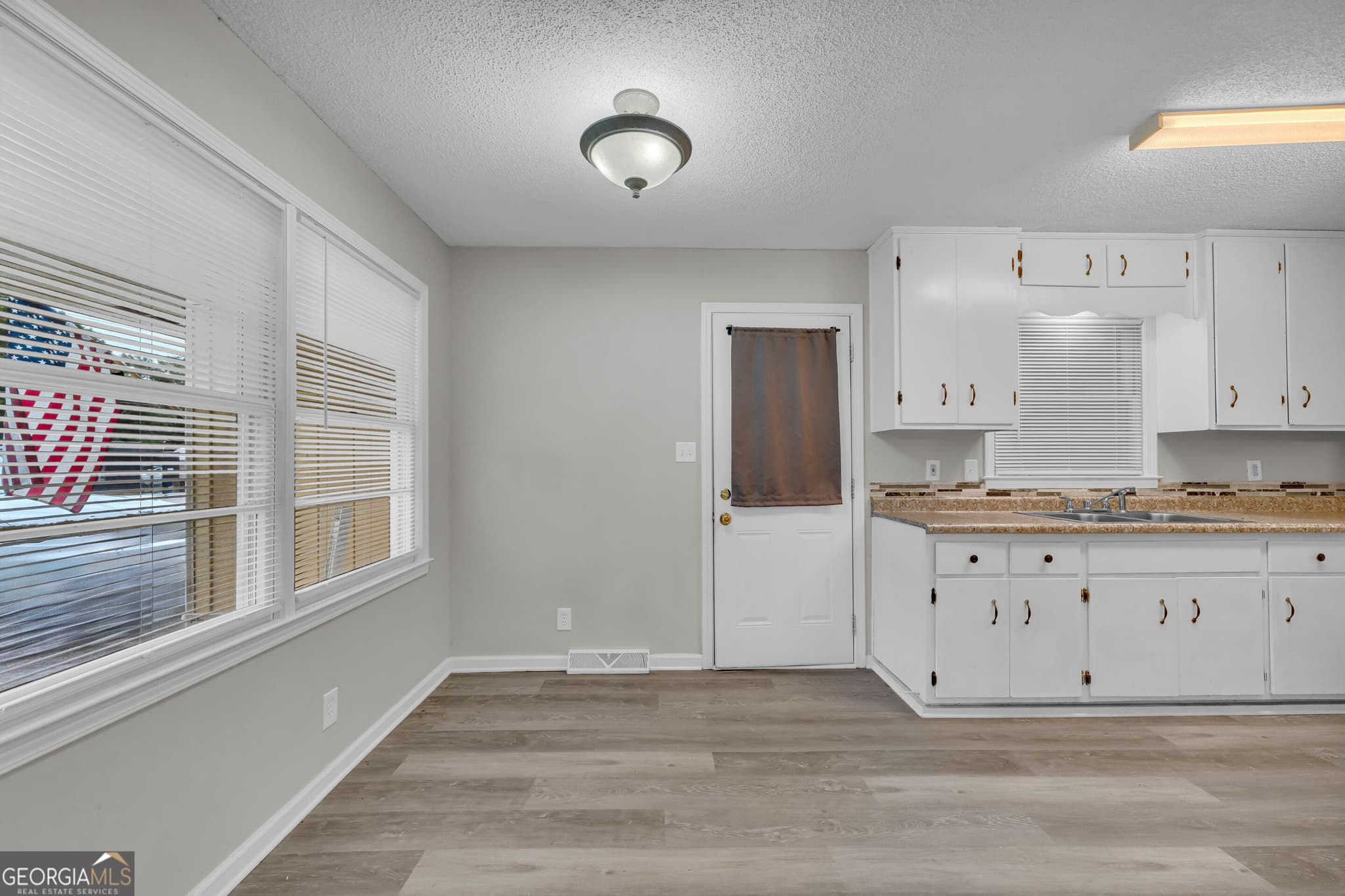3 bedroom, 1.5 bathroom, 1,101 sq ft single family residence for sale at 514 S Broad Street, Toccoa, GA 30577 — photo 10