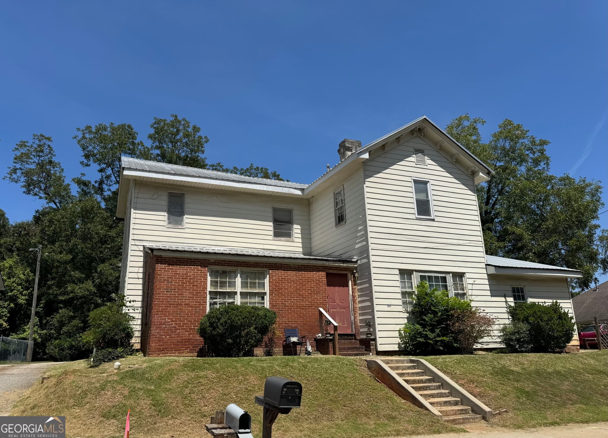 multi family,duplex for sale at 106 E Washington Street, Newnan, GA 30263 — photo 2
