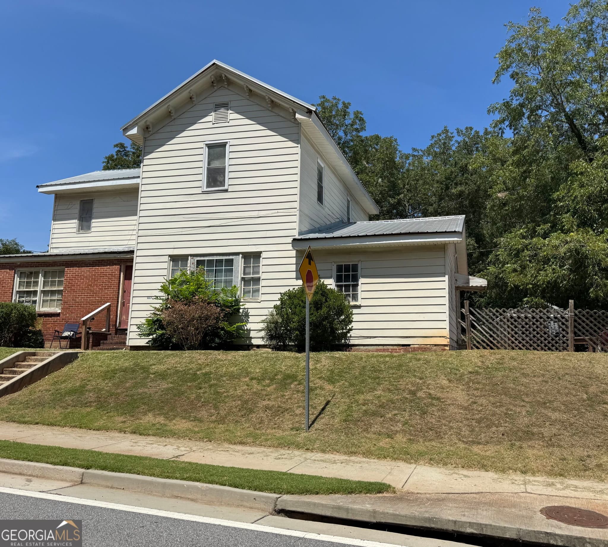 multi family,duplex for sale at 106 E Washington Street, Newnan, GA 30263 — photo 1 of 11