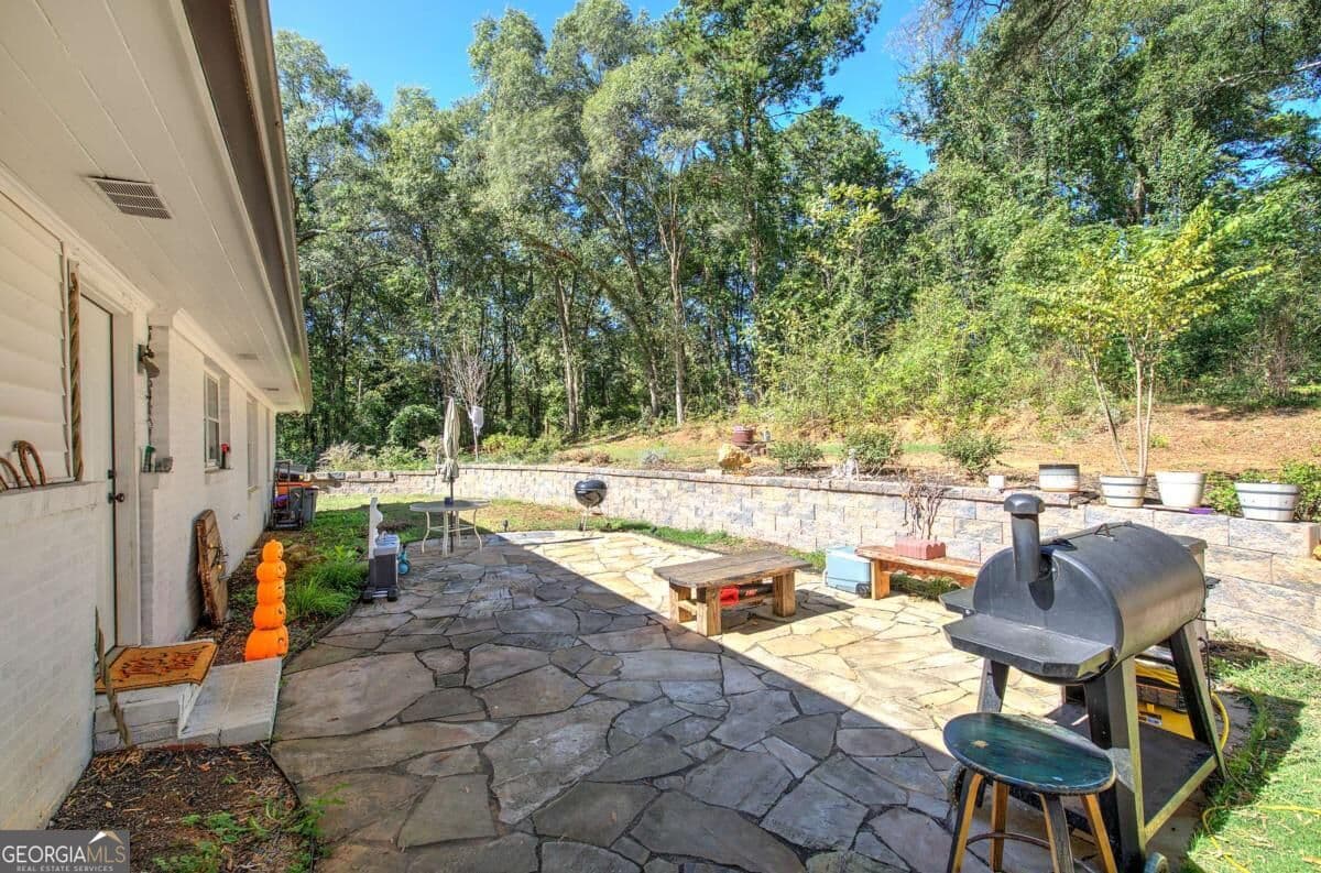 6 bedroom, 3.5 bathroom single family residence for sale at 10 SE Iron Belt Road, Cartersville, GA 30120 — photo 6