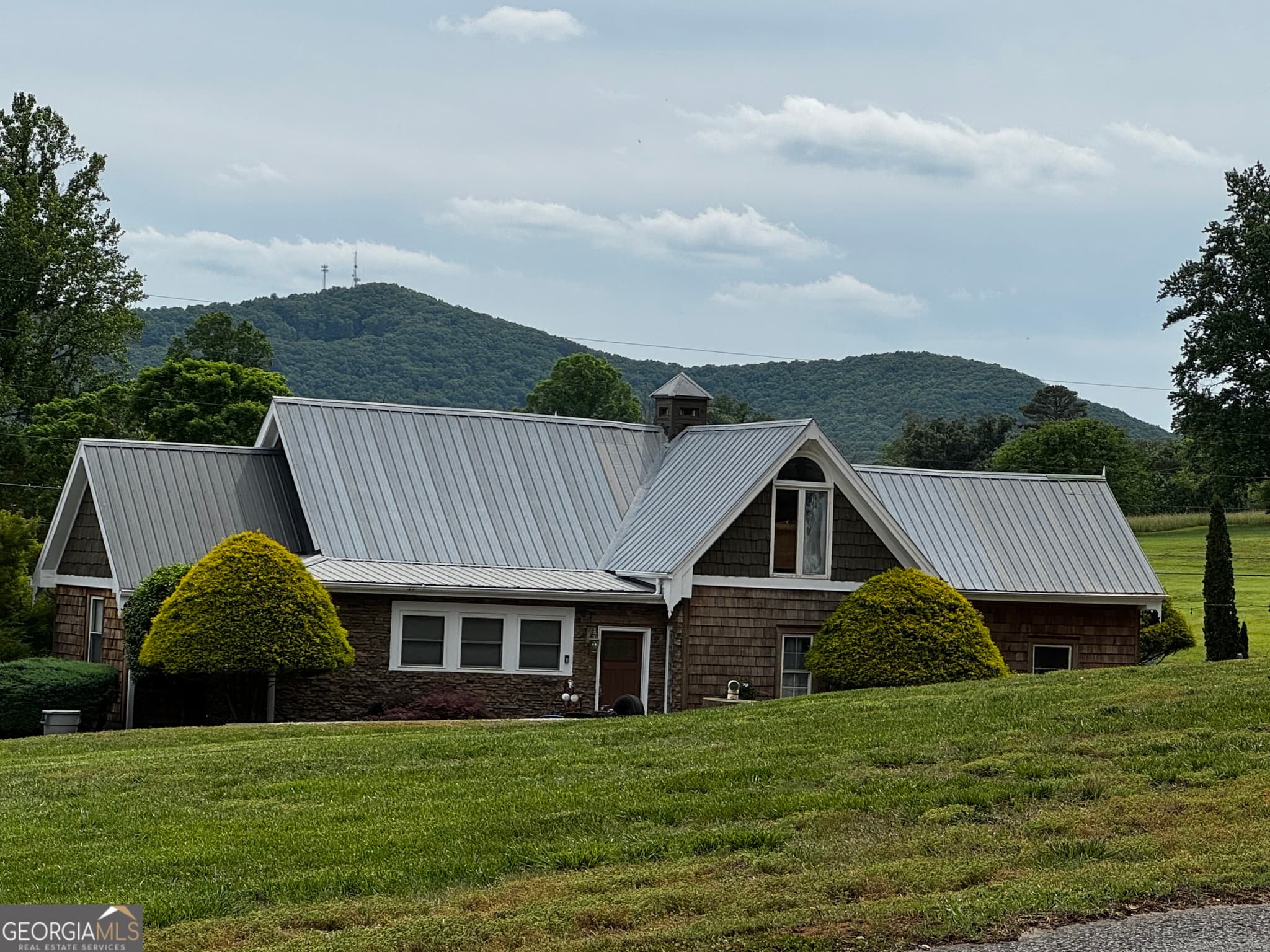 6 bedroom, 6.5 bathroom, 6,464 sq ft single family residence for sale at 4952 Highway 254, Cleveland, GA 30528 — photo 2