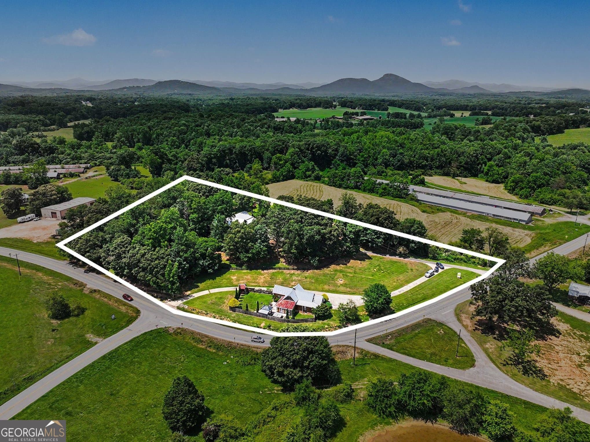 6 bedroom, 6.5 bathroom, 6,464 sq ft single family residence for sale at 4952 Highway 254, Cleveland, GA 30528 — photo 4