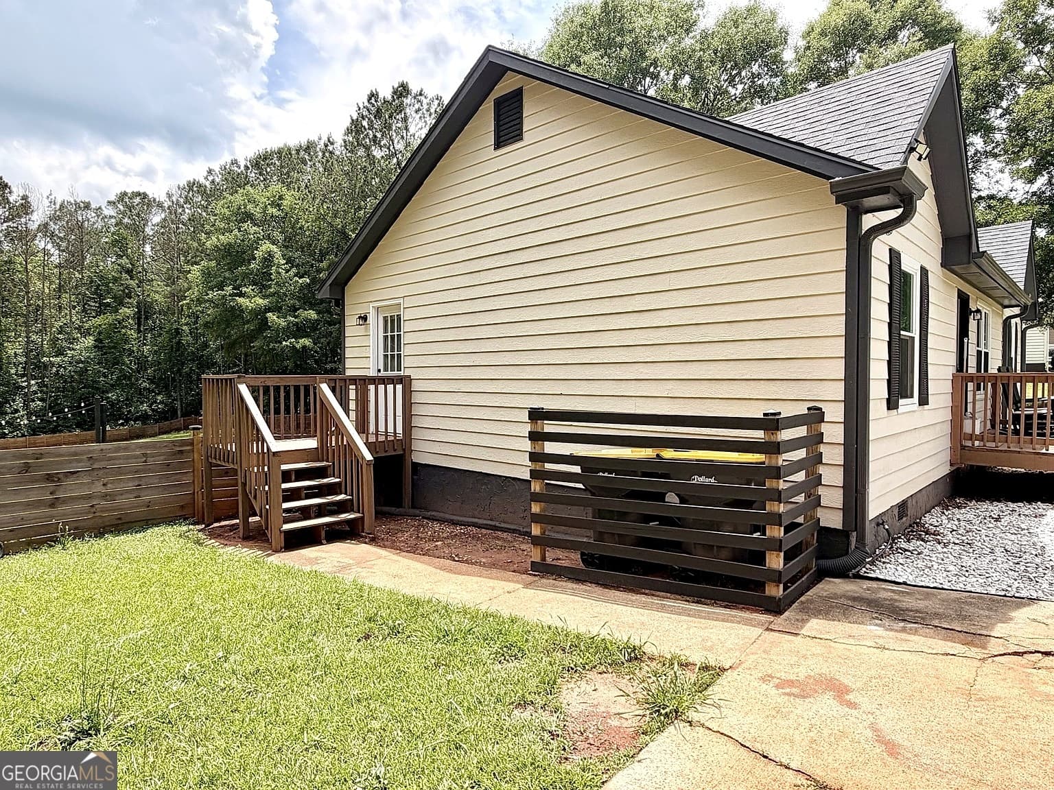 3 bedroom, 2 bathroom, 1,144 sq ft single family residence for sale at 250 Prestigious Place, Senoia, GA 30276 — photo 2