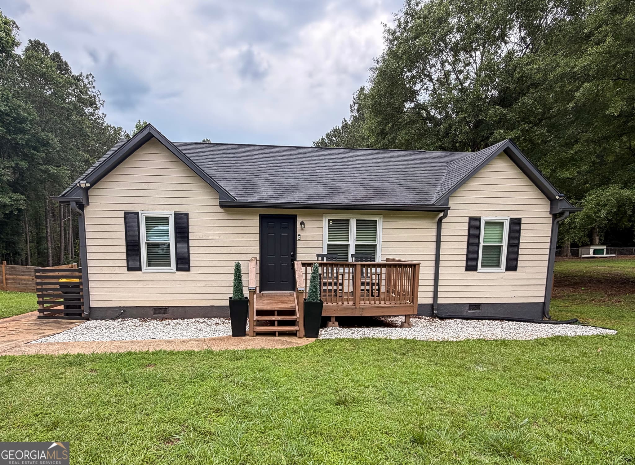 3 bedroom, 2 bathroom, 1,144 sq ft single family residence for sale at 250 Prestigious Place, Senoia, GA 30276