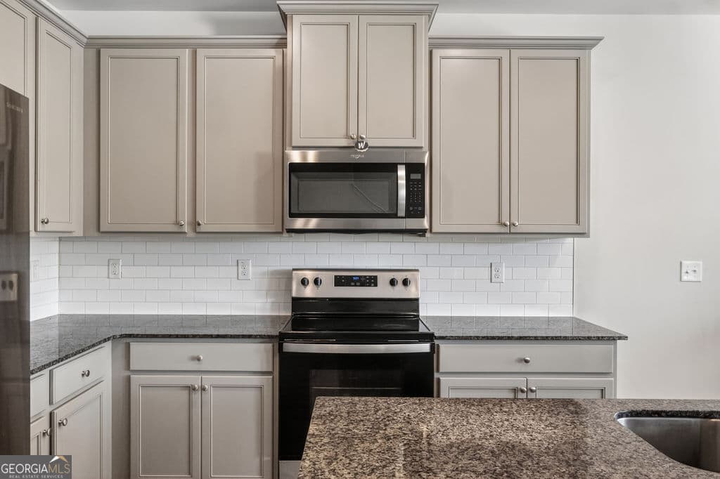 3 bedroom, 2.5 bathroom, 1,383 sq ft townhouse for sale at 131 Regent Park, Hoschton, GA 30548 — photo 7