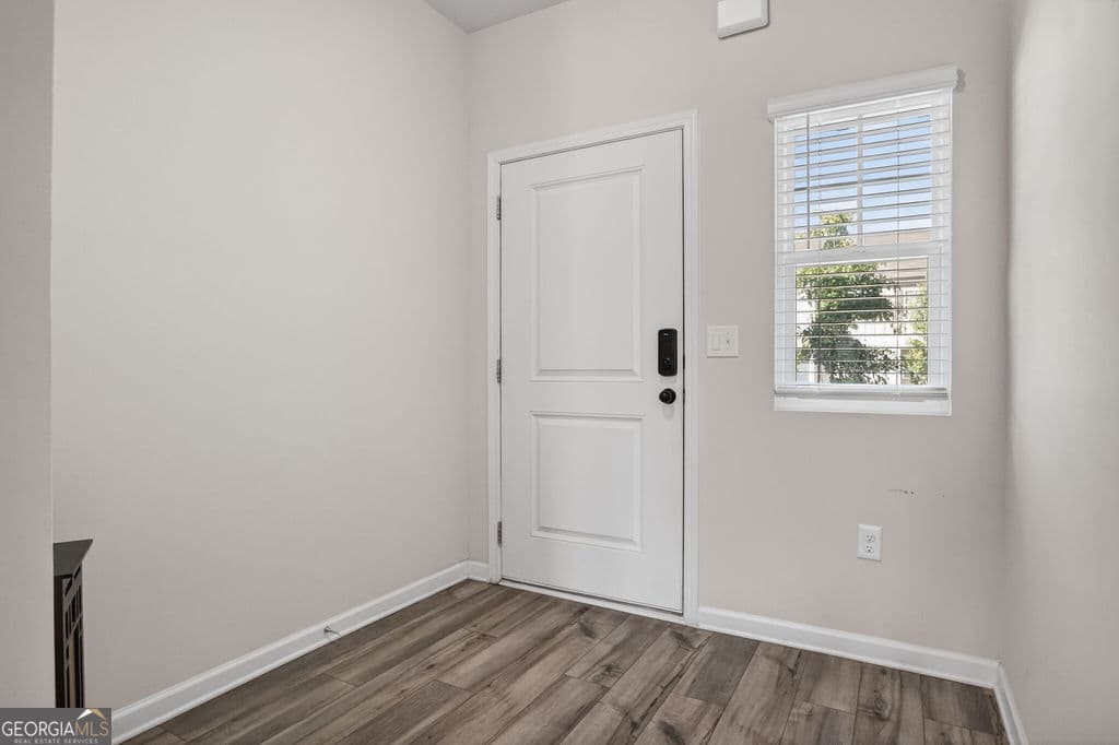 3 bedroom, 2.5 bathroom, 1,383 sq ft townhouse for sale at 131 Regent Park, Hoschton, GA 30548 — photo 5