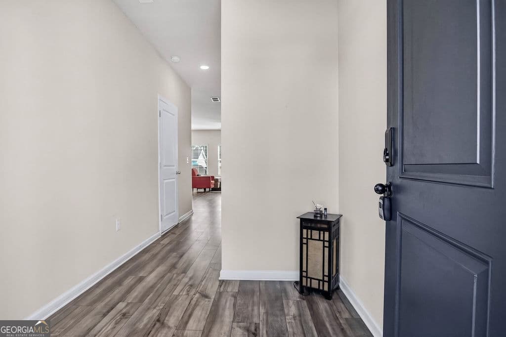 3 bedroom, 2.5 bathroom, 1,383 sq ft townhouse for sale at 131 Regent Park, Hoschton, GA 30548 — photo 4