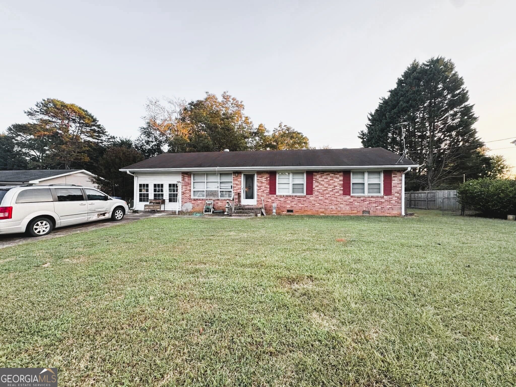 3 bedroom, 1 bathroom, 1,216 sq ft single family residence for sale at 261 Nancy Street, Winder, GA 30680 — photo 1 of 27