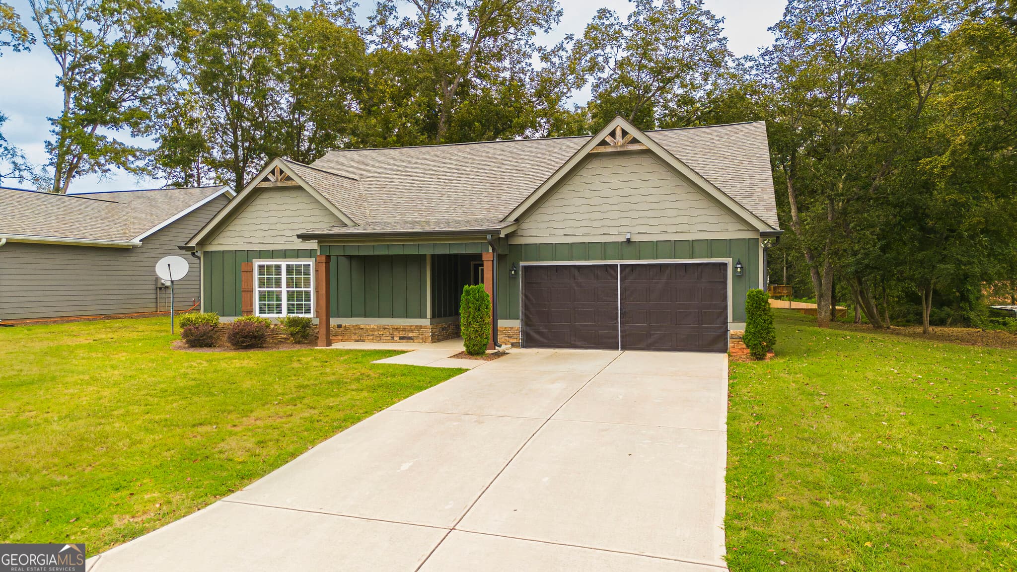 3 bedroom, 2 bathroom, 2,017 sq ft single family residence for sale at 72 S Main Street, Maysville, GA 30558 — photo 2