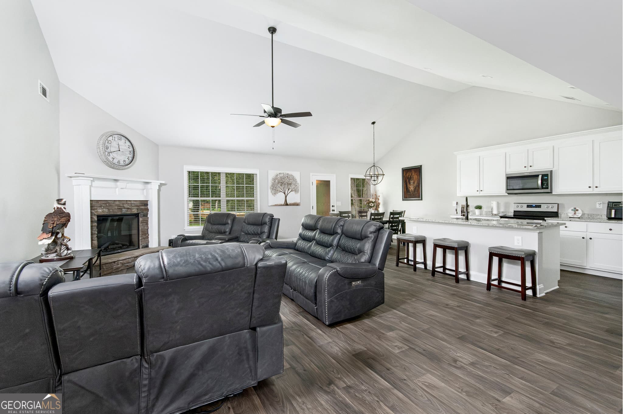 3 bedroom, 2 bathroom, 2,017 sq ft single family residence for sale at 72 S Main Street, Maysville, GA 30558 — photo 7