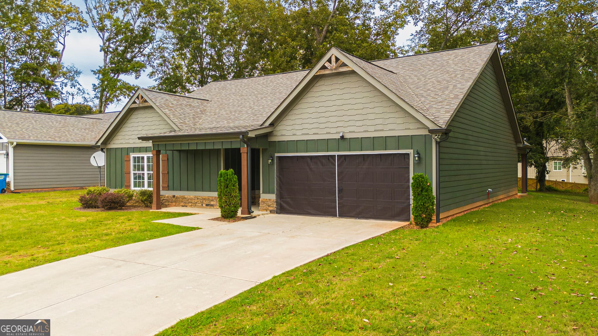 3 bedroom, 2 bathroom, 2,017 sq ft single family residence for sale at 72 S Main Street, Maysville, GA 30558 — photo 4