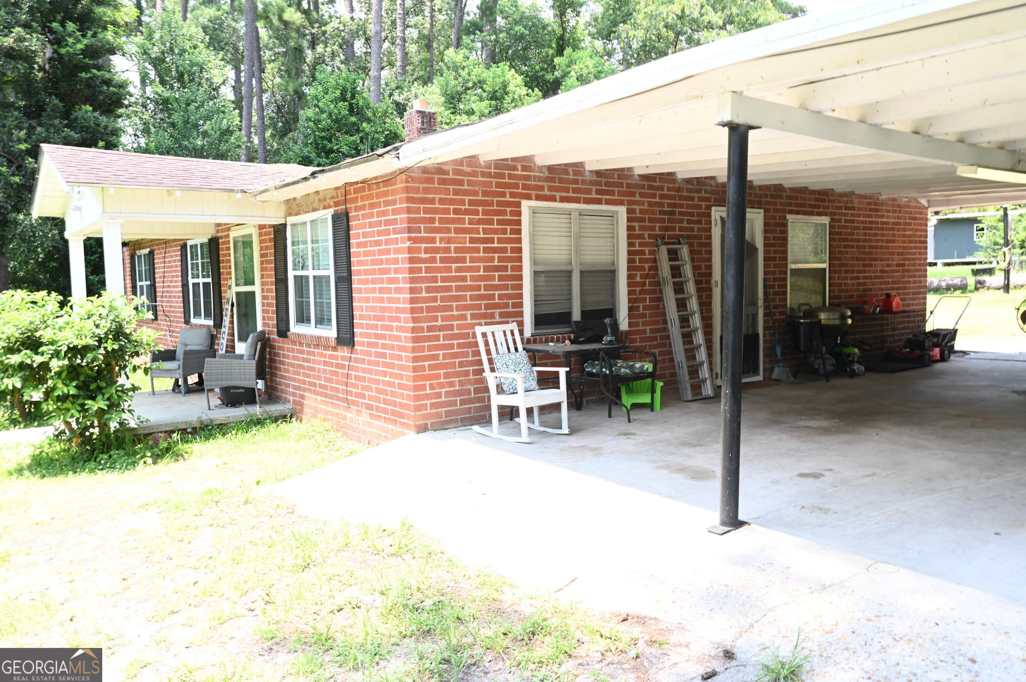 3 bedroom, 2 bathroom, 1,200 sq ft single family residence for sale at 610 Poplar Street, Waycross, GA 31501 — photo 3