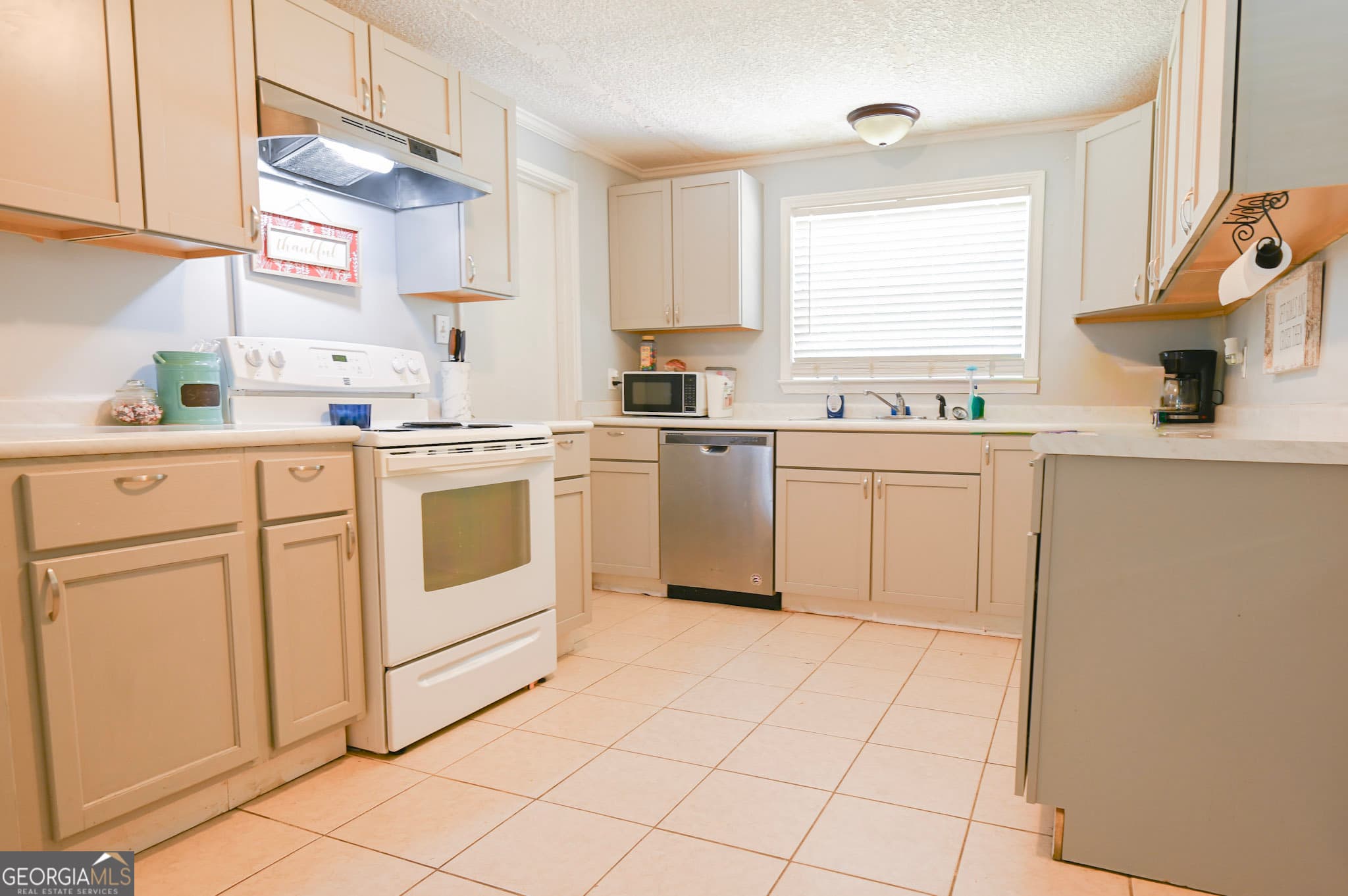 3 bedroom, 2 bathroom, 1,200 sq ft single family residence for sale at 610 Poplar Street, Waycross, GA 31501 — photo 10