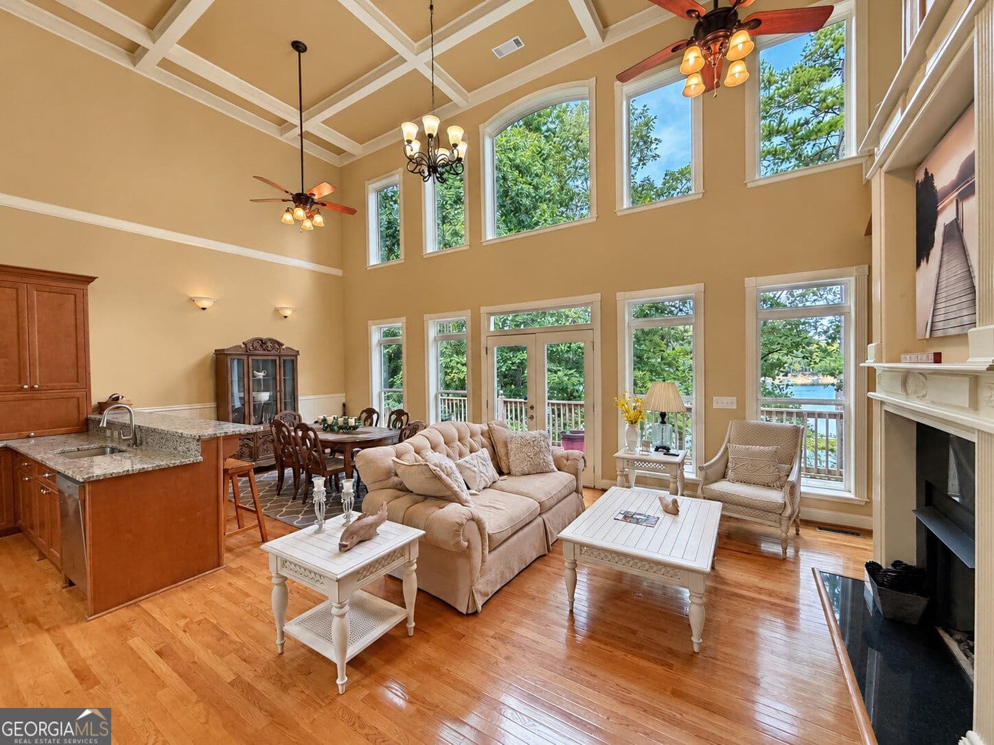 4 bedroom, 3.5 bathroom, 3,500 sq ft single family residence for sale at 669 Shorewood Circle, Toccoa, GA 30577 — photo 2
