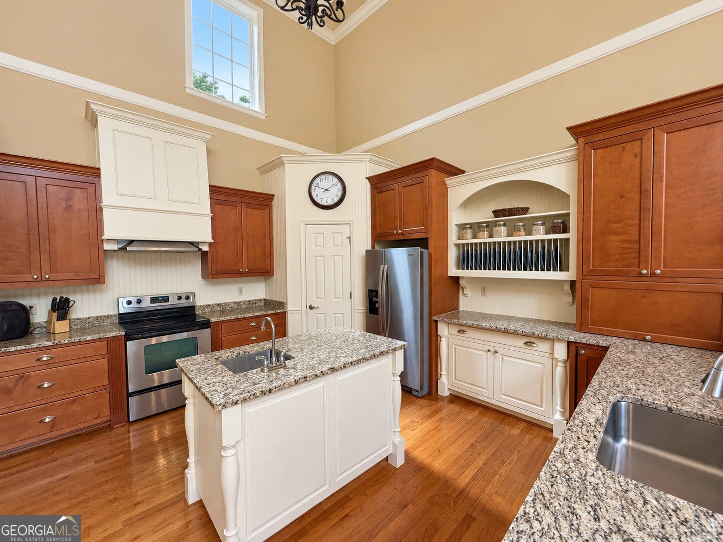 4 bedroom, 3.5 bathroom, 3,500 sq ft single family residence for sale at 669 Shorewood Circle, Toccoa, GA 30577 — photo 3