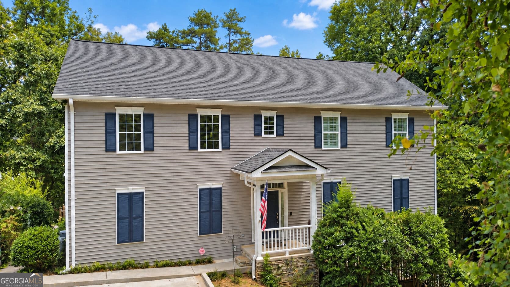 4 bedroom, 3.5 bathroom, 3,500 sq ft single family residence for sale at 669 Shorewood Circle, Toccoa, GA 30577