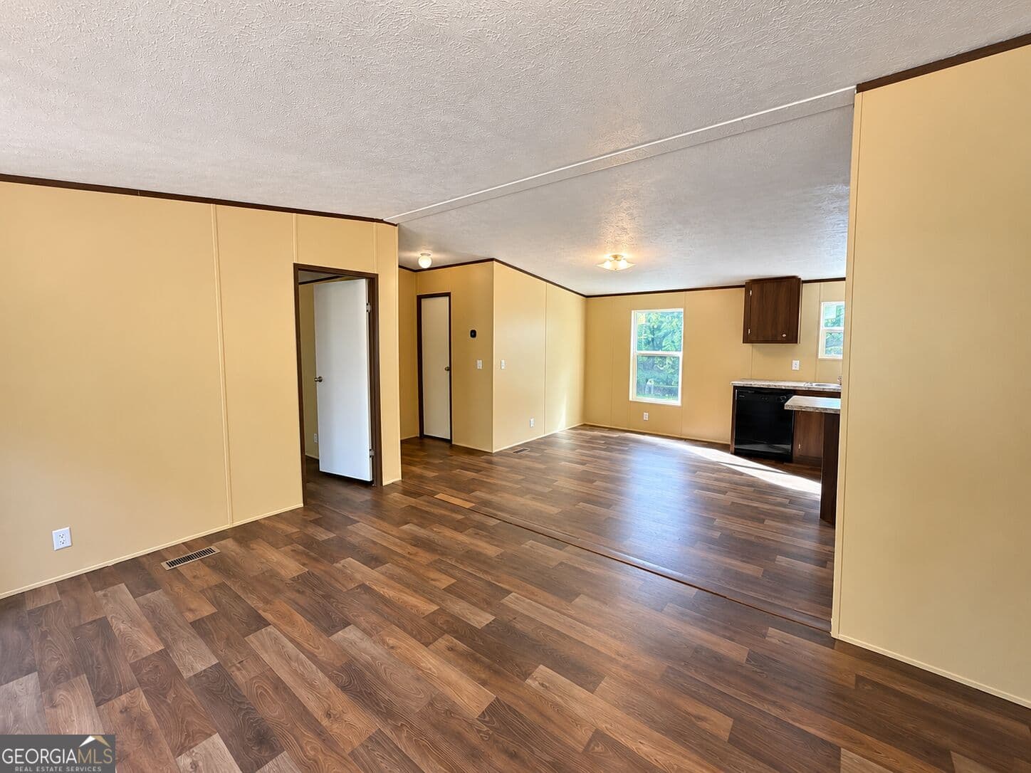 3 bedroom, 2 bathroom, 1,344 sq ft single family residence for sale at 195 Robinson Street, Waco, GA 30182 — photo 2