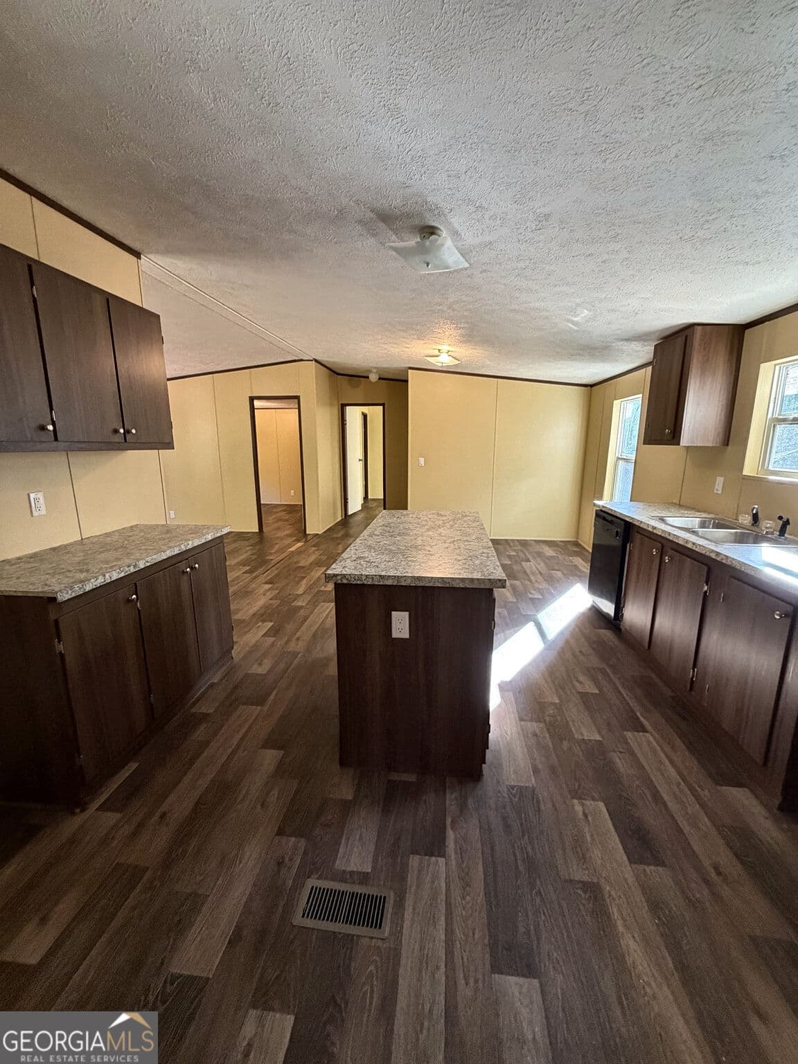 3 bedroom, 2 bathroom, 1,344 sq ft single family residence for sale at 195 Robinson Street, Waco, GA 30182 — photo 3