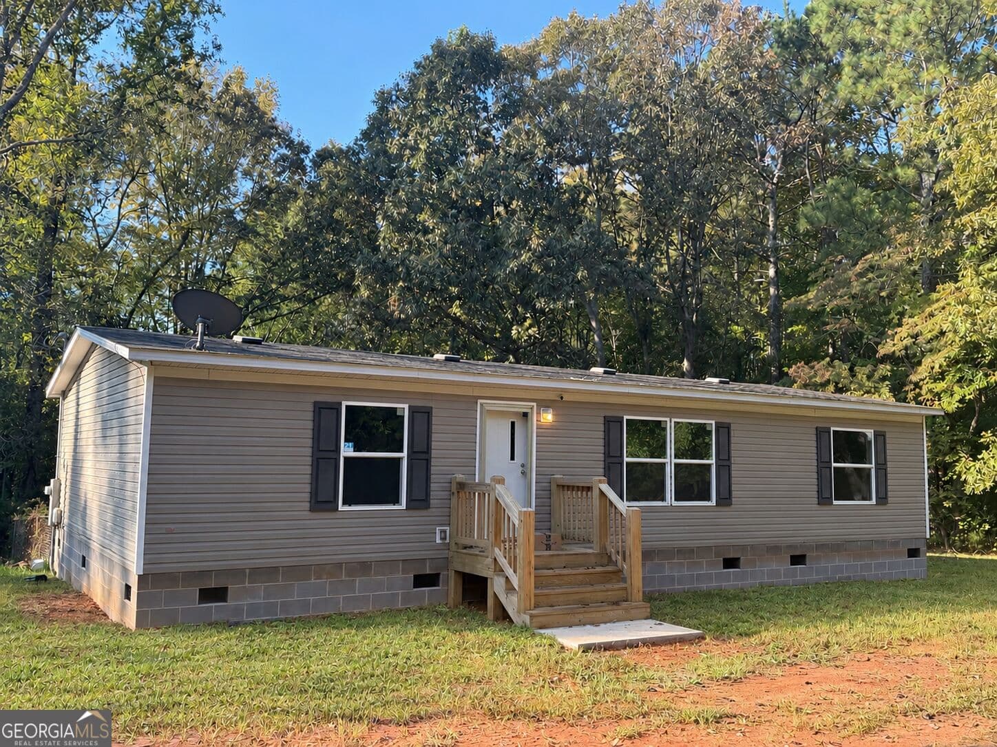 3 bedroom, 2 bathroom, 1,344 sq ft single family residence for sale at 195 Robinson Street, Waco, GA 30182