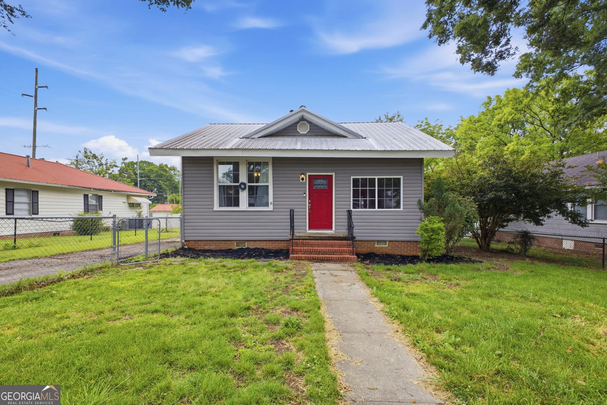2 bedroom, 1 bathroom, 784 sq ft single family residence sold at 215 E 2nd Street, Rome, GA 30161