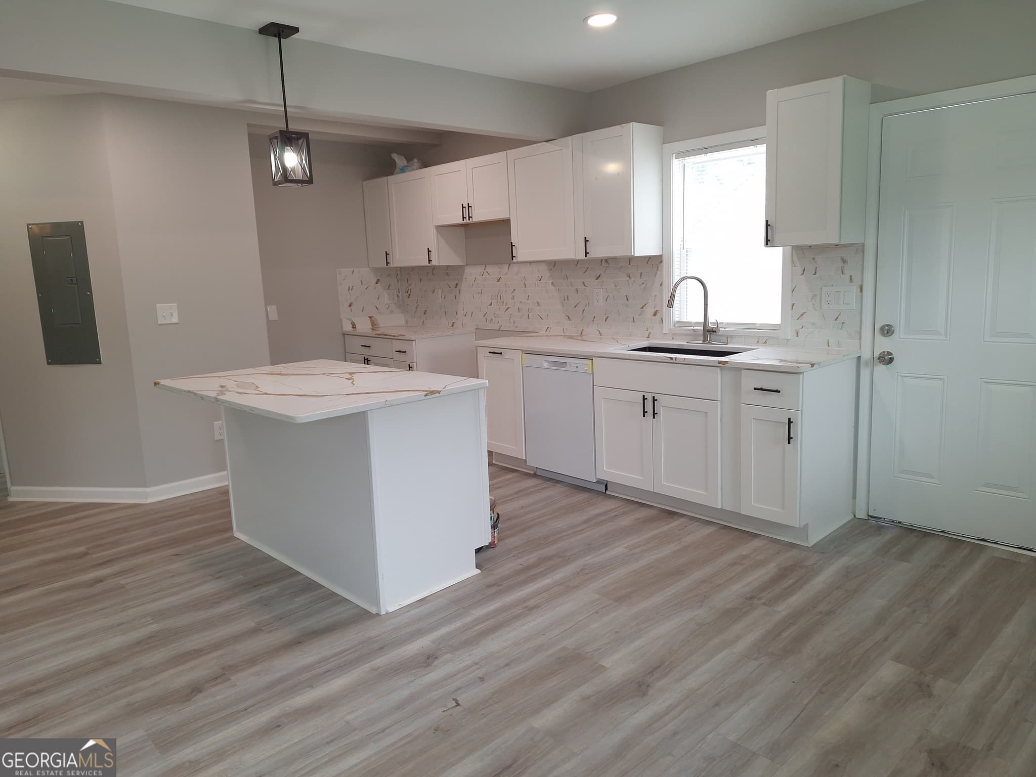 3 bedroom, 2 bathroom, 1,206 sq ft single family residence for sale at 329 Noyes Street, Cedartown, GA 30125 — photo 3