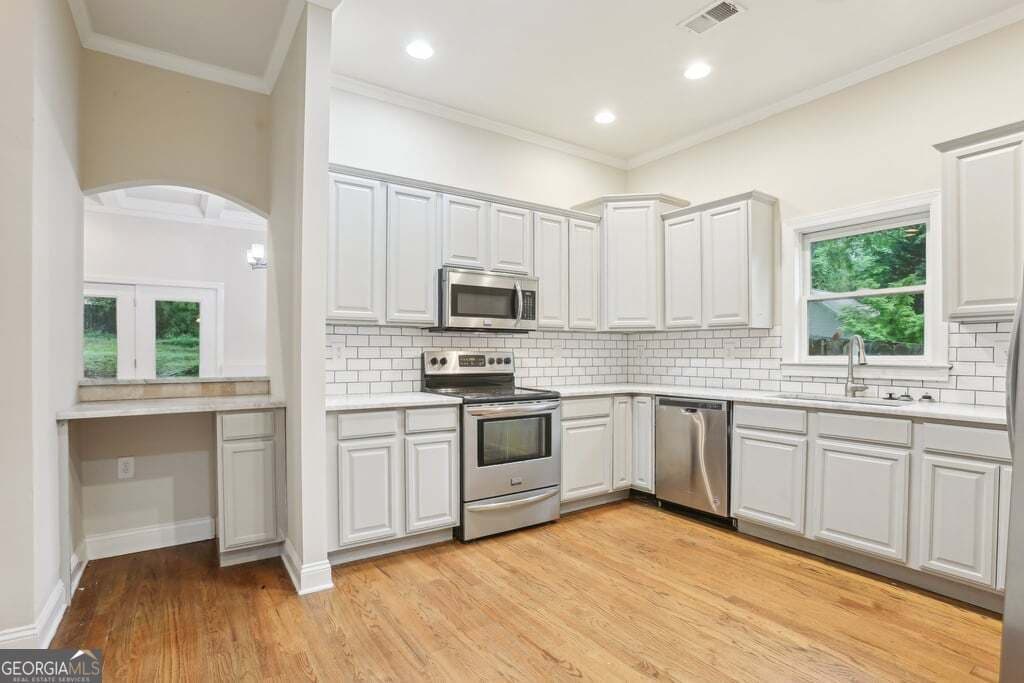 5 bedroom, 3.5 bathroom, 3,682 sq ft single family residence for sale at 274 Rockyford Road, Atlanta, GA 30317 — photo 4