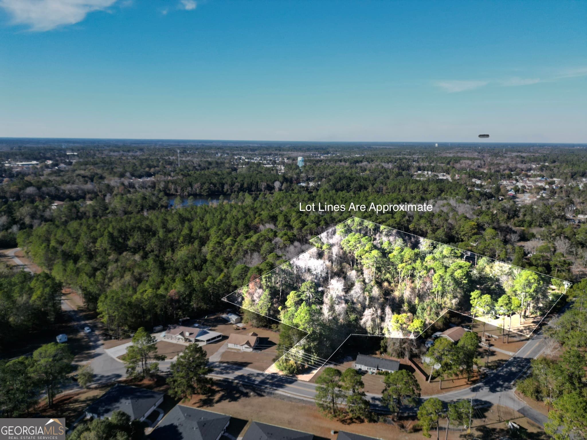 2 bedroom, 1 bathroom, 768 sq ft single family residence for sale at 992 Pineland Avenue, Hinesville, GA 31313 — photo 2
