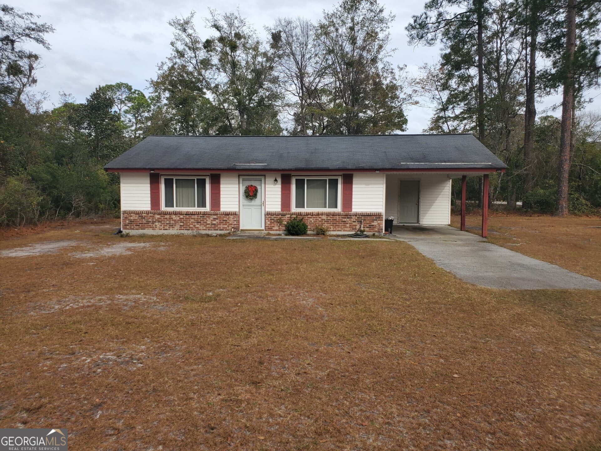 2 bedroom, 1 bathroom, 768 sq ft single family residence for sale at 992 Pineland Avenue, Hinesville, GA 31313