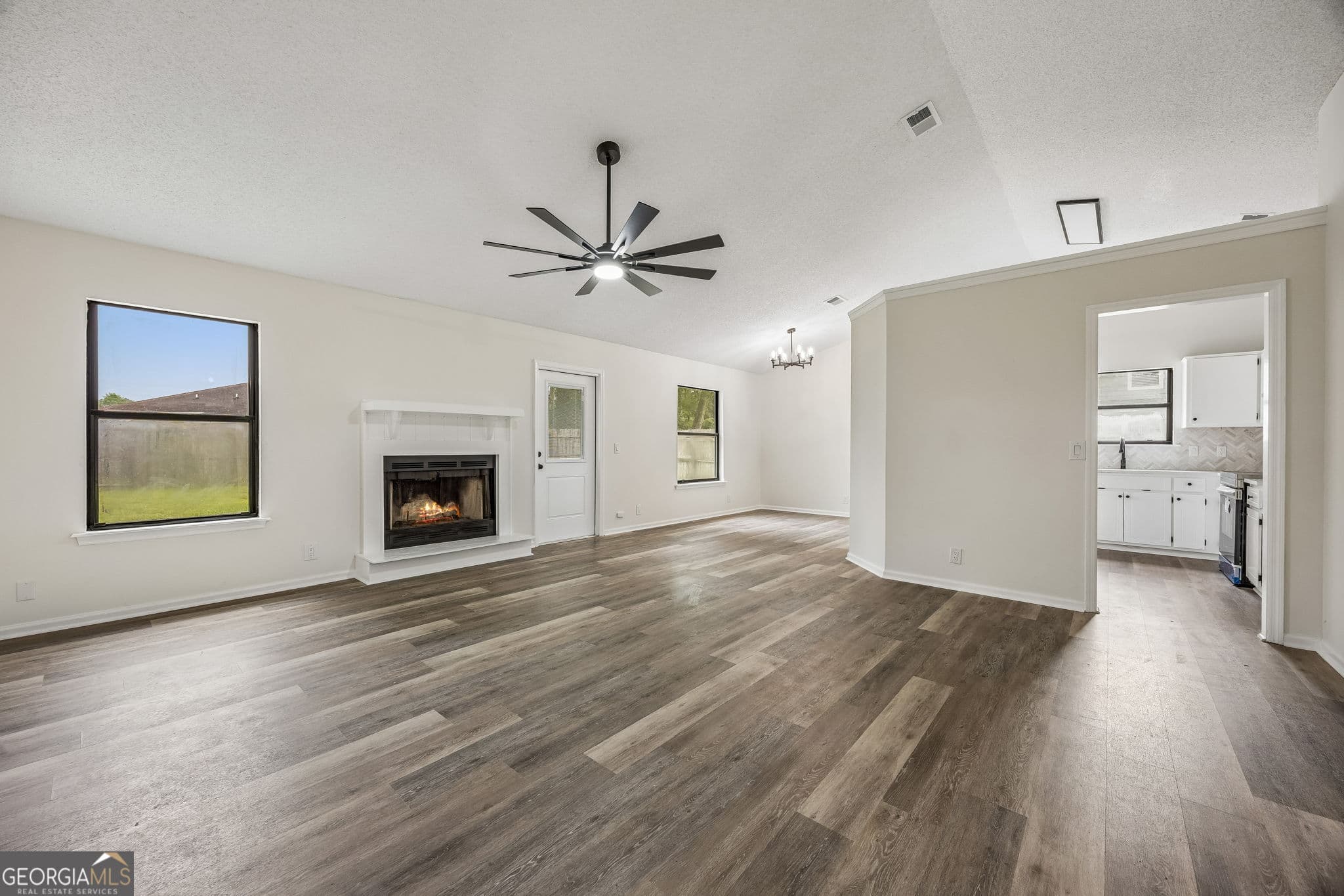 3 bedroom, 2 bathroom, 1,299 sq ft single family residence for sale at 144 Woodvalley Court, Kingsland, GA 31548 — photo 4