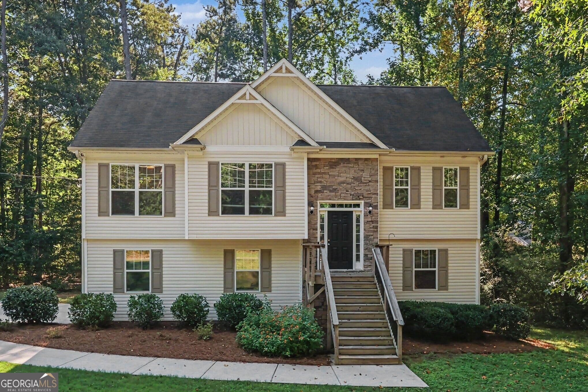 4 bedroom, 3 bathroom, 1,953 sq ft single family residence for sale at 4901 Glore Road, Mableton, GA 30126 — photo 1 of 35