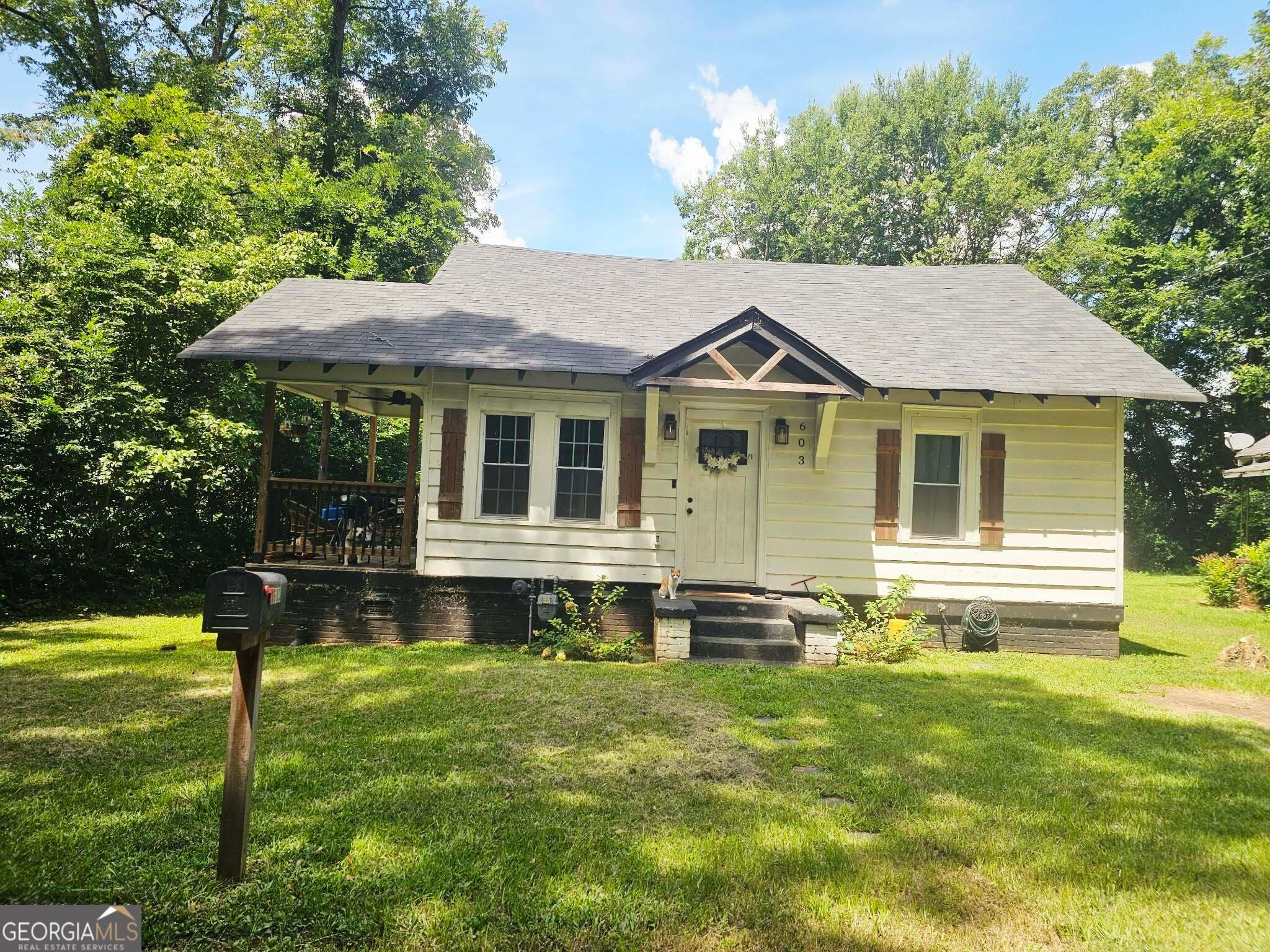 2 bedroom, 1 bathroom, 1,036 sq ft single family residence for sale at 603 Avenue F, West Point, GA 31833 — photo 2