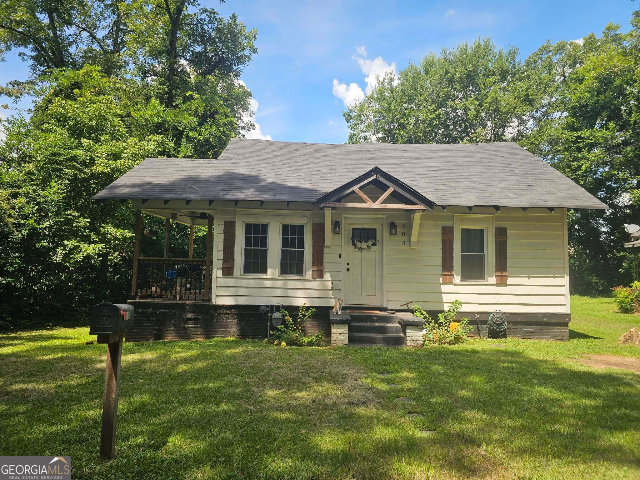 2 bedroom, 1 bathroom, 1,036 sq ft single family residence for sale at 603 Avenue F, West Point, GA 31833 — photo 3