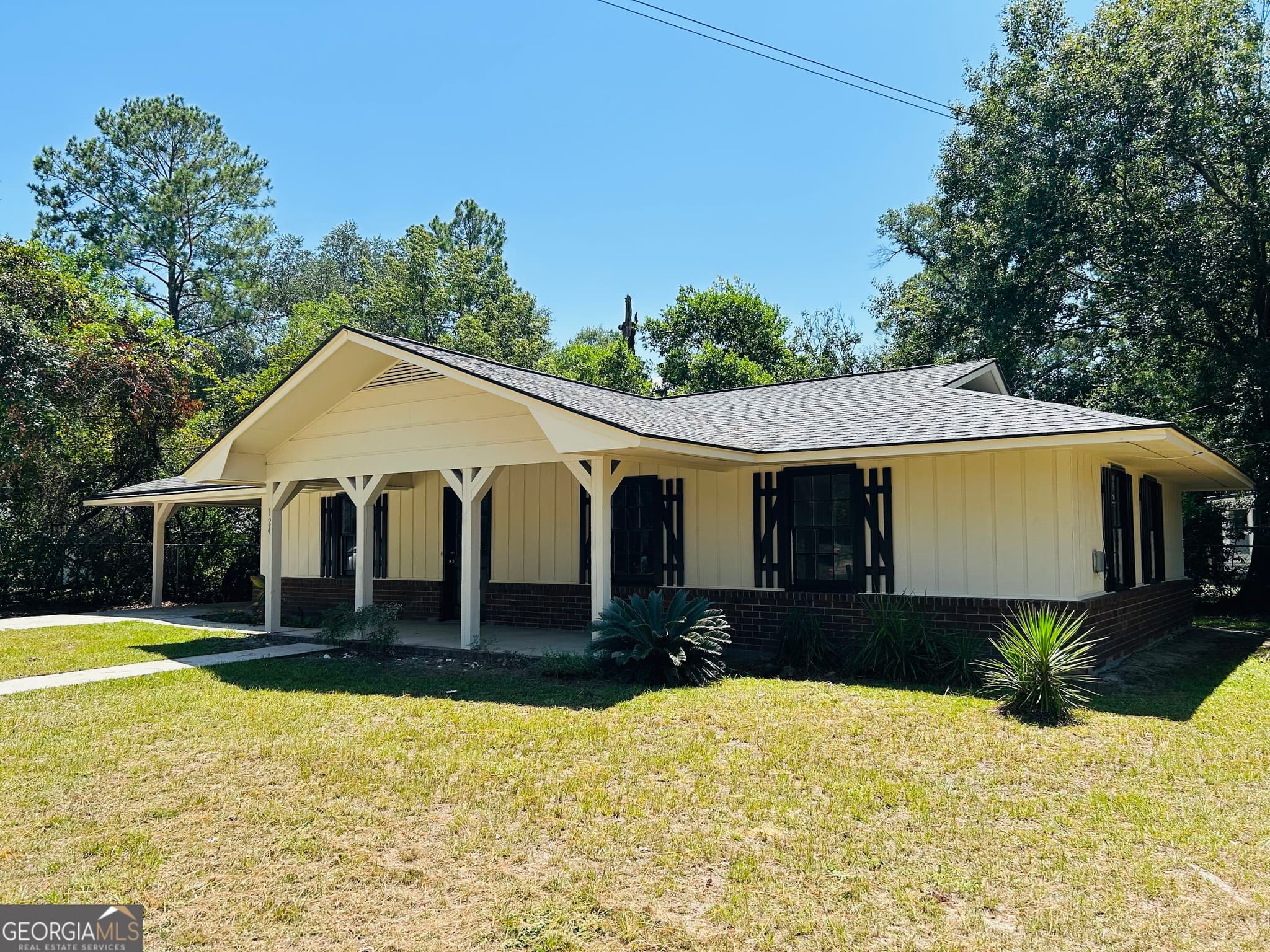 3 bedroom, 2 bathroom, 1,122 sq ft single family residence for sale at 124 Alexander Avenue, Reidsville, GA 30453