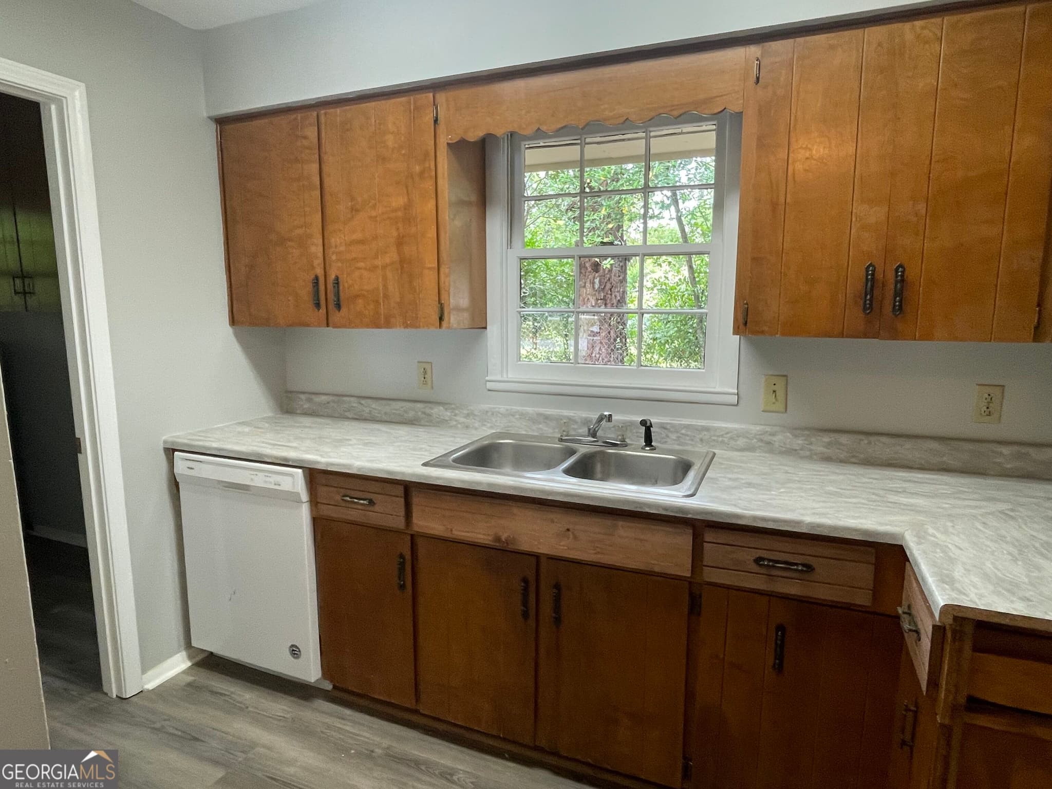 3 bedroom, 2 bathroom, 1,122 sq ft single family residence for sale at 124 Alexander Avenue, Reidsville, GA 30453 — photo 5