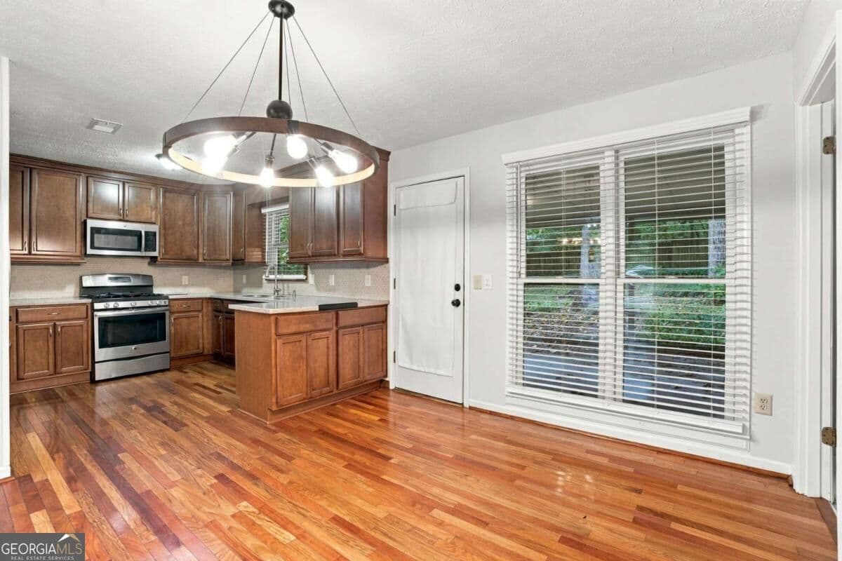 4 bedroom, 2 bathroom single family residence for rent at 3095 Woodland Drive, Kennesaw, GA 30152 for $2,300 a month — photo 10