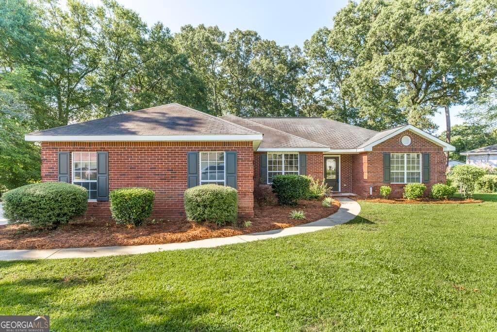 3 bedroom, 2 bathroom, 1,652 sq ft single family residence sold at 227 Crestwood Circle, Centerville, GA 31028