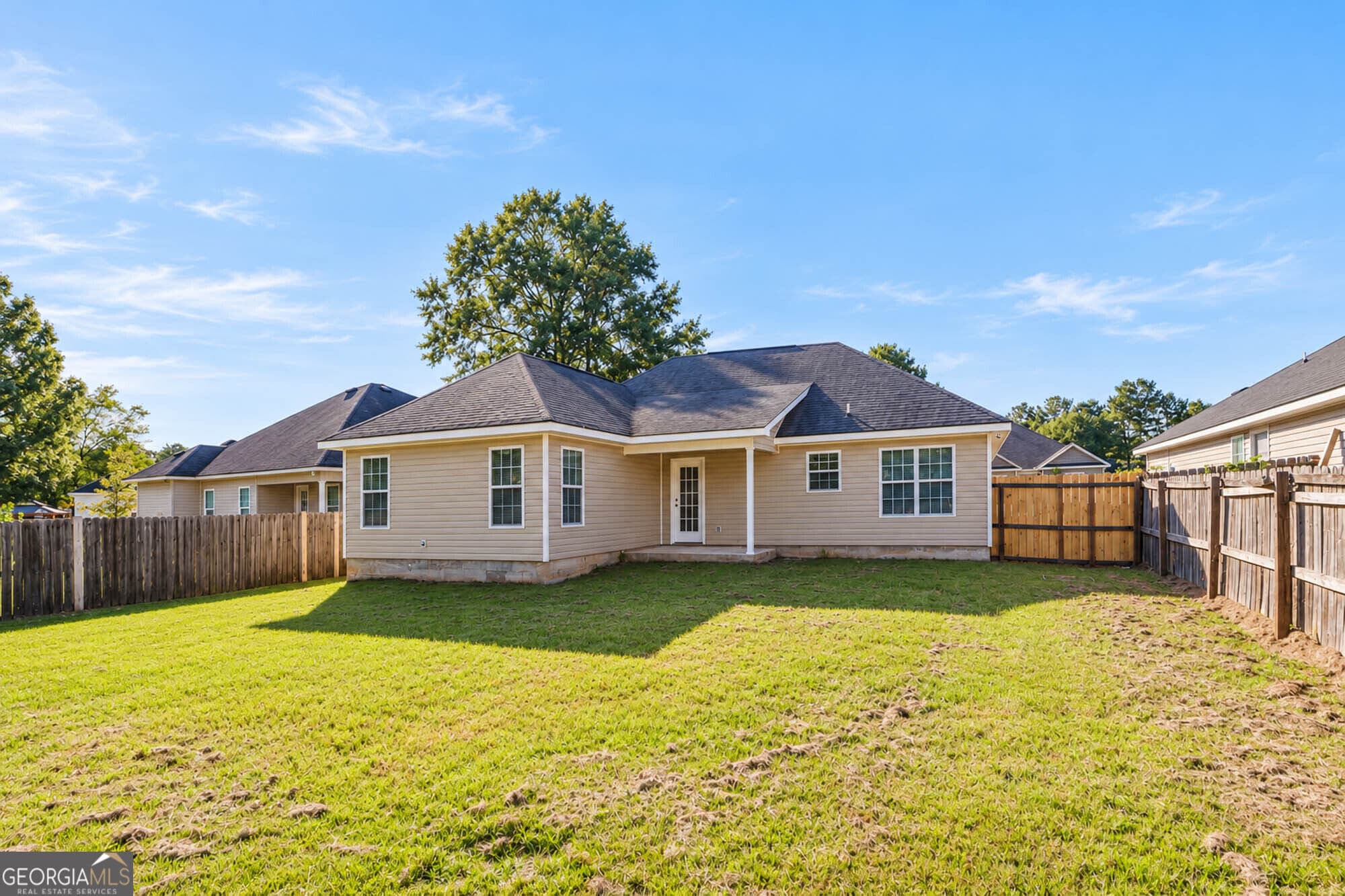 3 bedroom, 2 bathroom, 1,551 sq ft single family residence for sale at 216 Laurel Woods Drive, Warner Robins, GA 31088 — photo 2